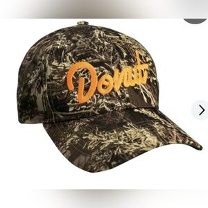 DONUT. REALTREE CAMO HAT, NWT!